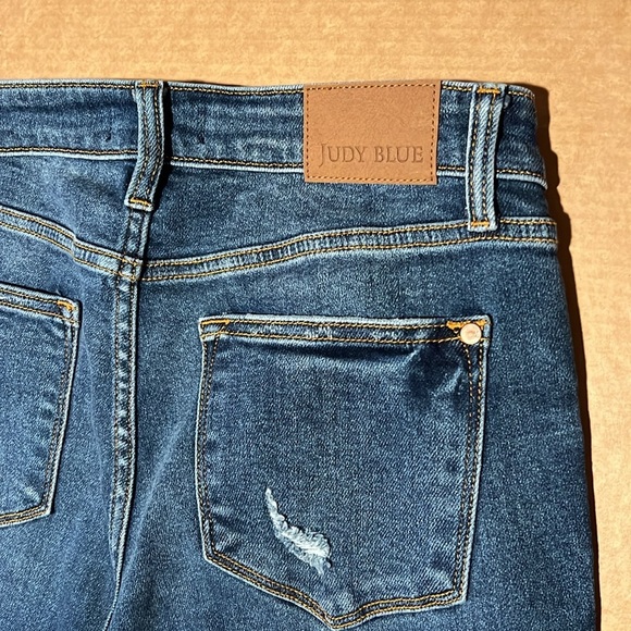 Judy Blue Mid-Rise Straight Leg Distressed Dad Jean, size 28 - Picture 6 of 16